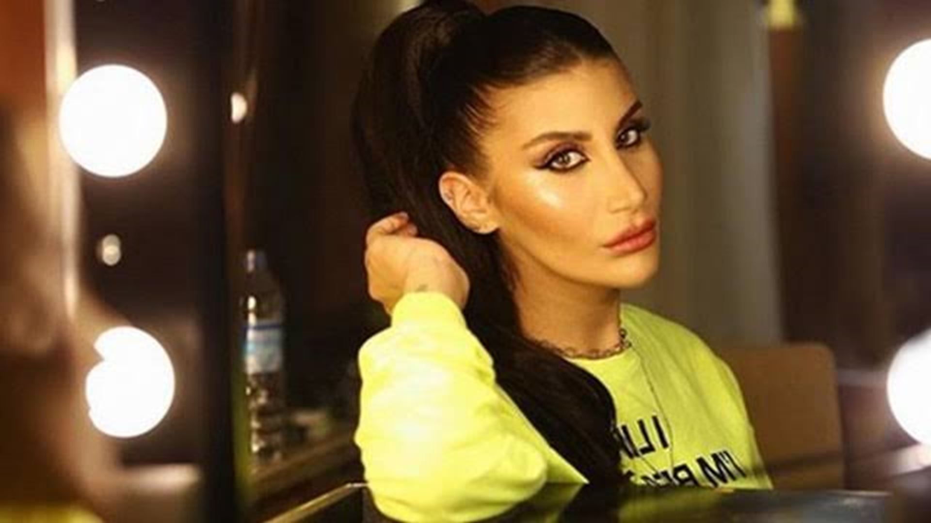 İrem Derici Boğazım şeftali gibi uyandım.
