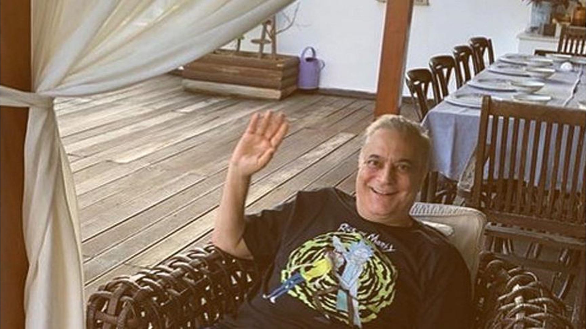 Mehmet Ali Erbil'in teras keyfi!