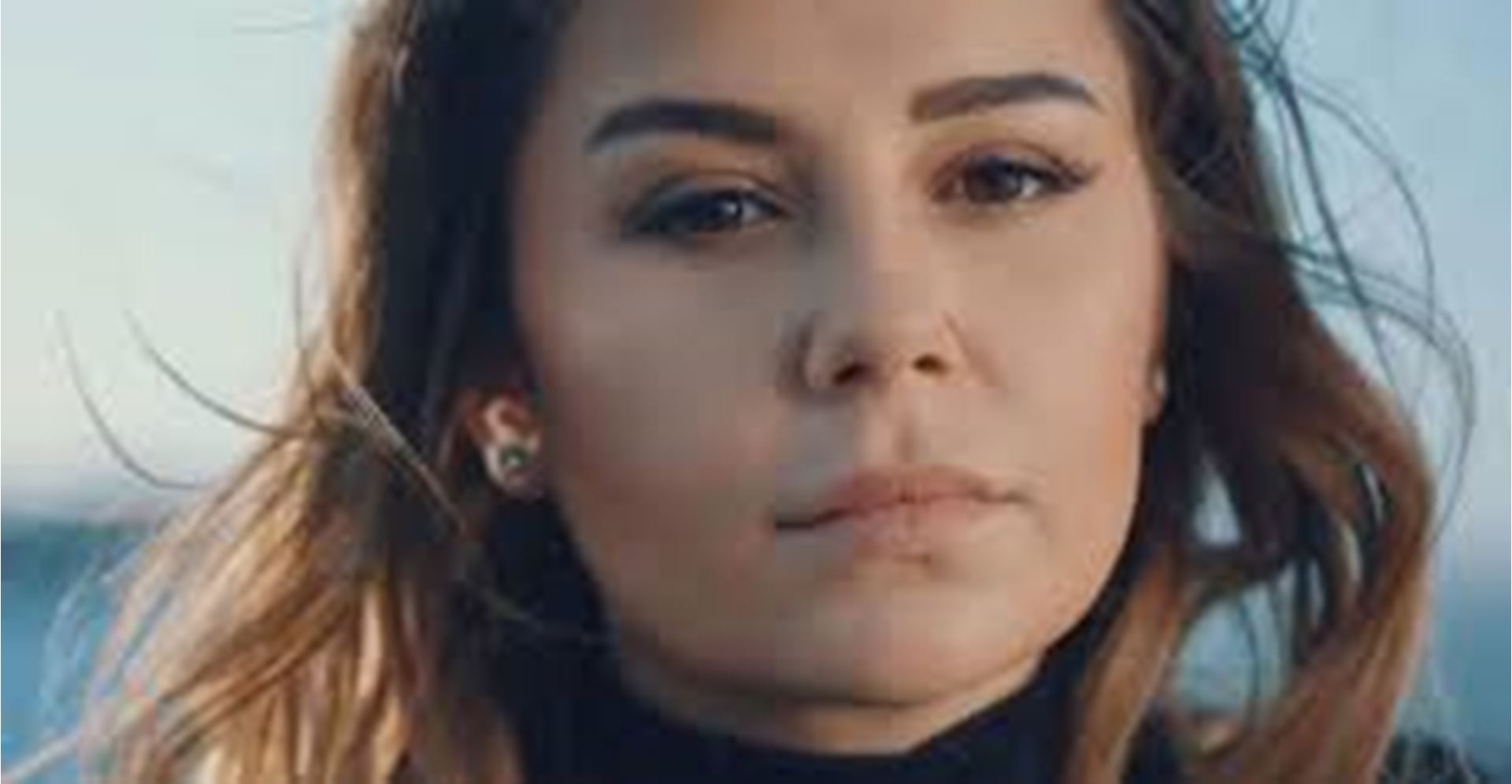 Merve Özbey�e yine nazar değdi!
