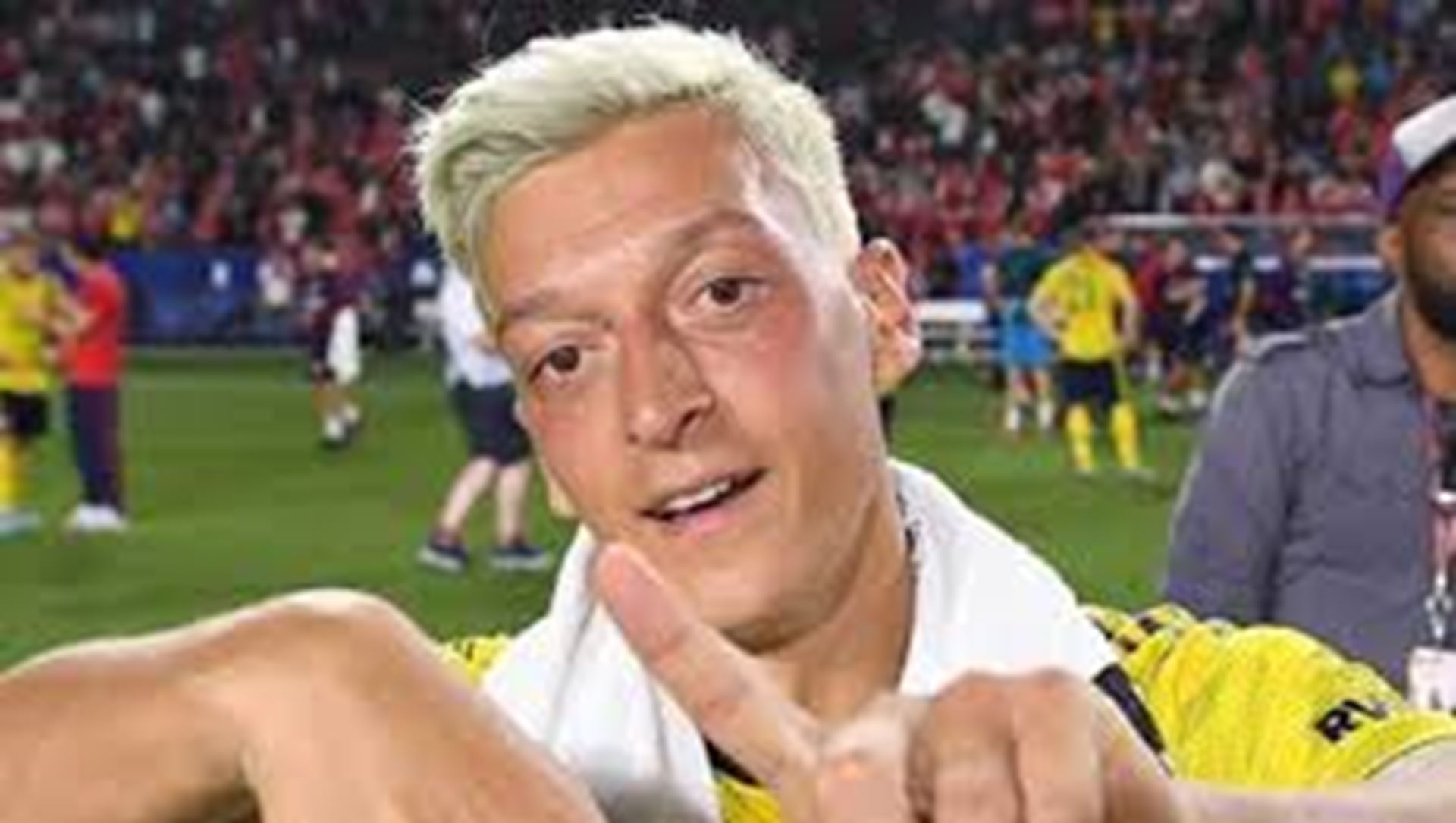 Mesut Özil'in yardım istediği Türk Restoranının sahibinden ...