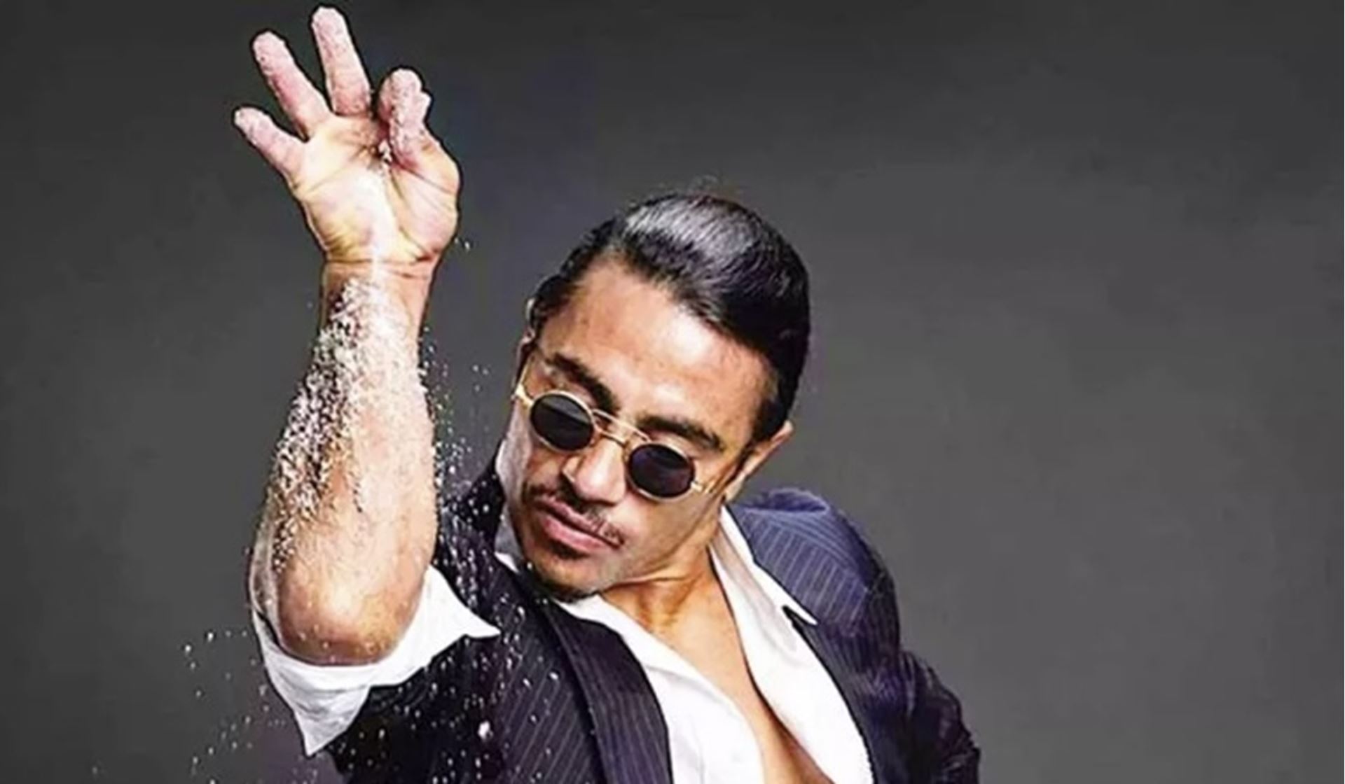 Повар посолил. Salt bae. Нусрет салтбае. Турецкий повар. Турецкий шеф-повар нусрет гекче.
