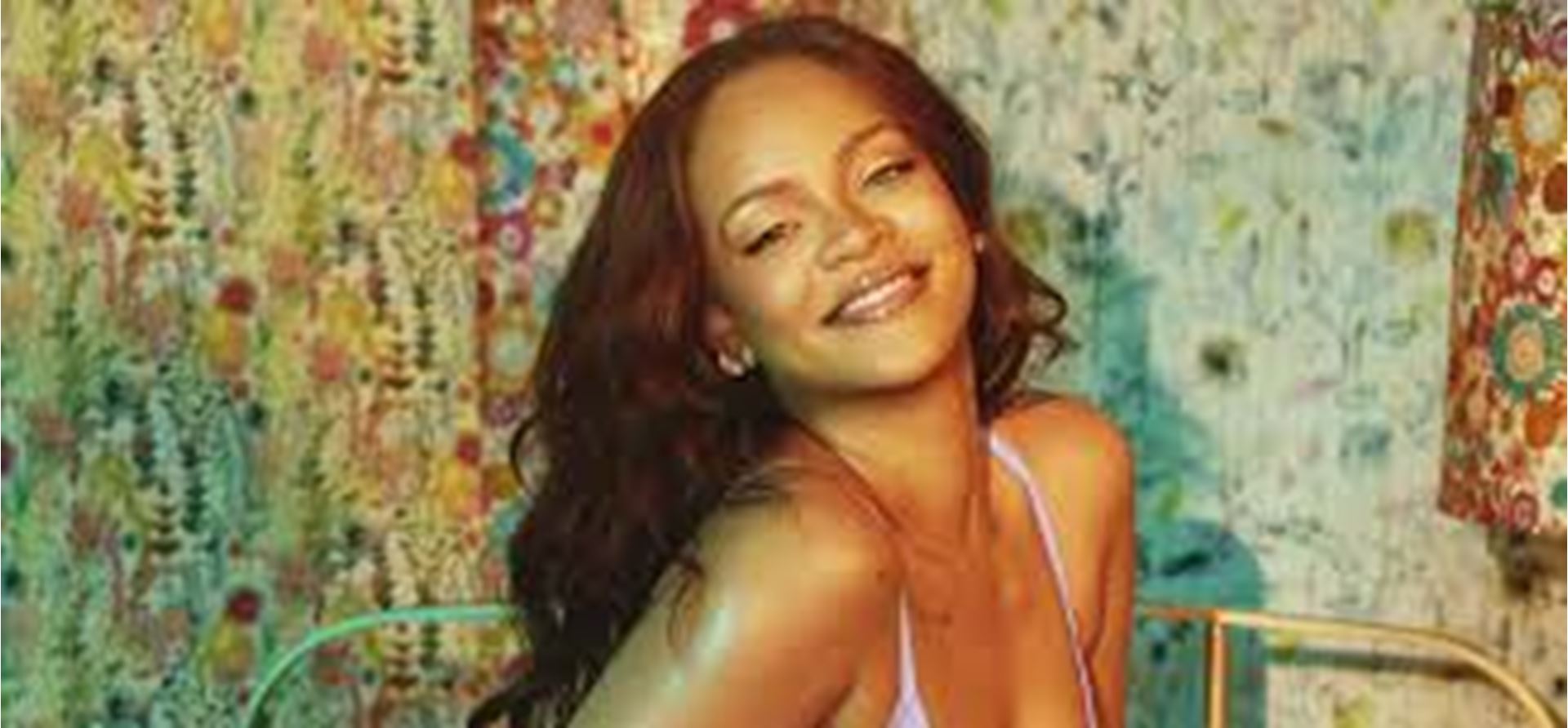 Çıplak poz rihanna 'Kışkırtıcı' Rihanna