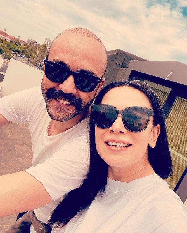 Evlilik Hakkında Her Şey'in Sergen'i Sarp Akkaya'nın eşini gören şaşıp kaldı! O Ses Türkiye'nin yıldızı çıktı